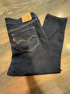 Levi’s 311 Shaping Skinny Capri
Size: 31
Dark Wash
